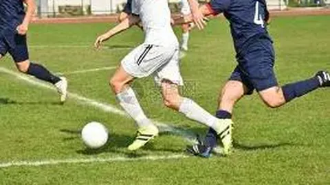 起跑学生撞倒保洁，当地通报：已送医检查，状况稳定